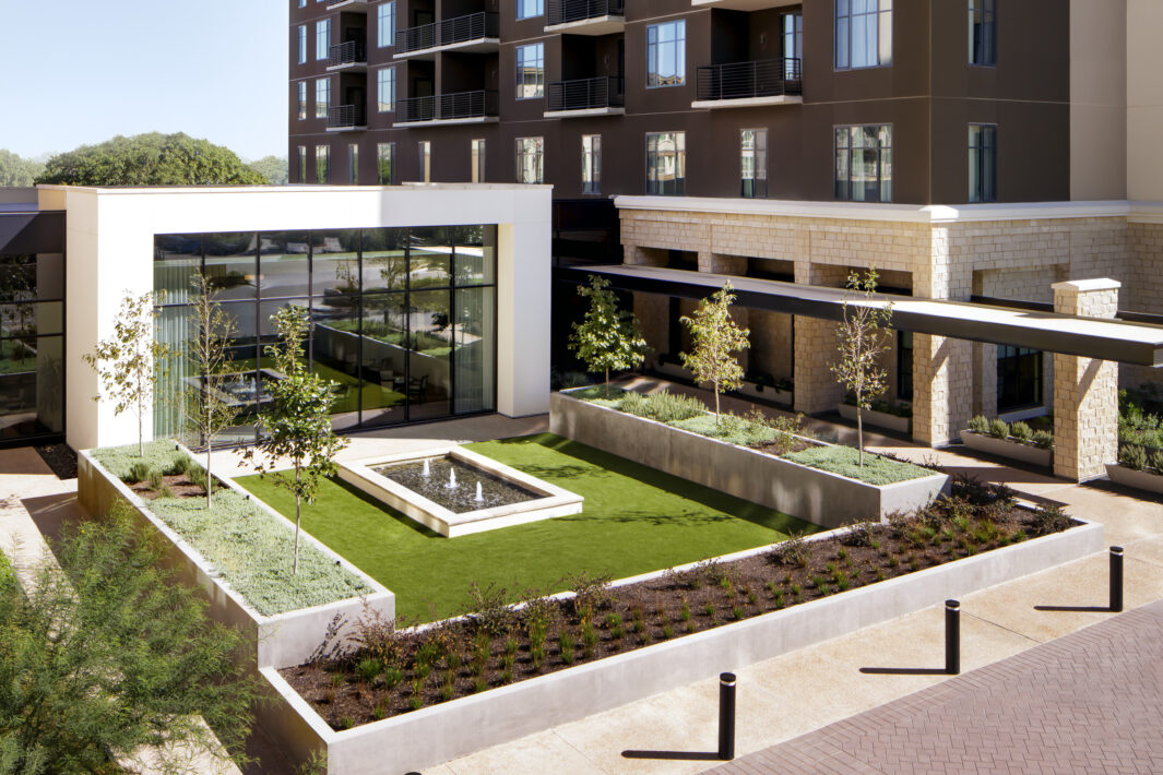 Maravilla at the Domain 5