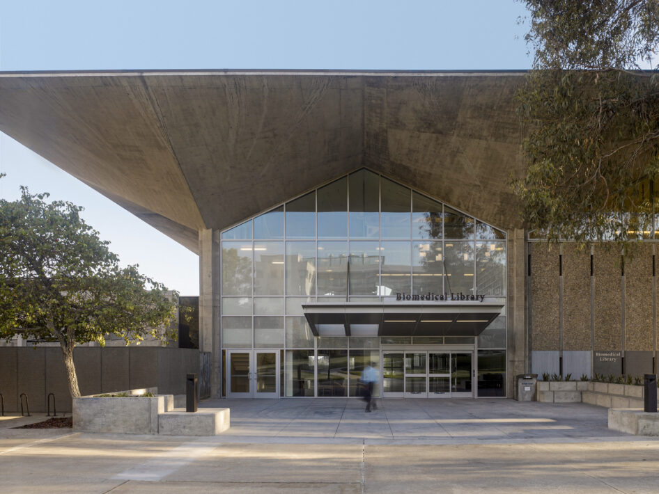 The University of California San Diego Biomedical Library 1