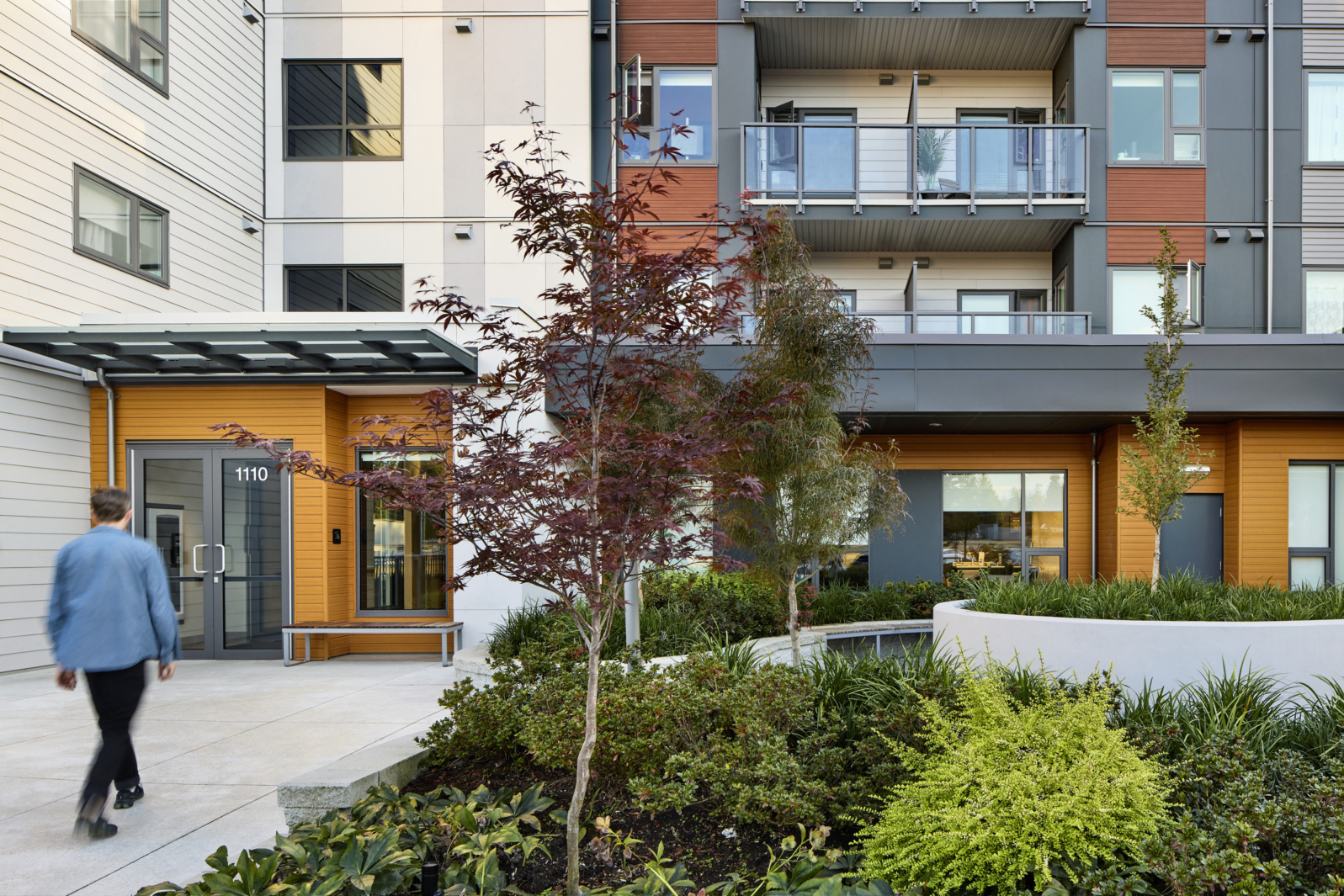 Como Lake Moutainview Affordable Mixed-Use Apartments 2