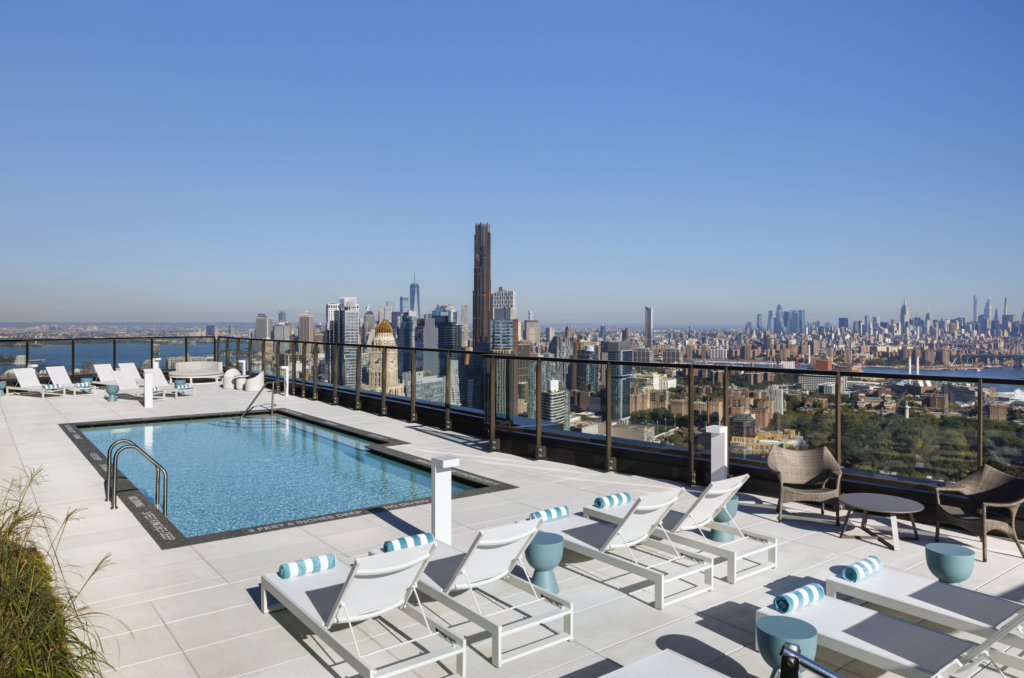 Brooklyn Crossing Gets a Shout Out from 6sqft for its Outdoor Pool